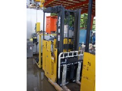Forklift: 3200