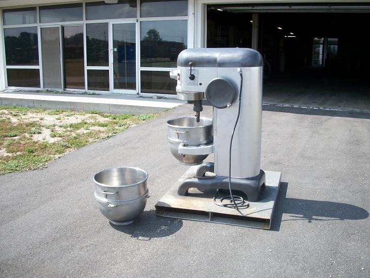 Used approximatlely 60 quart Hobart Mixer model H-600