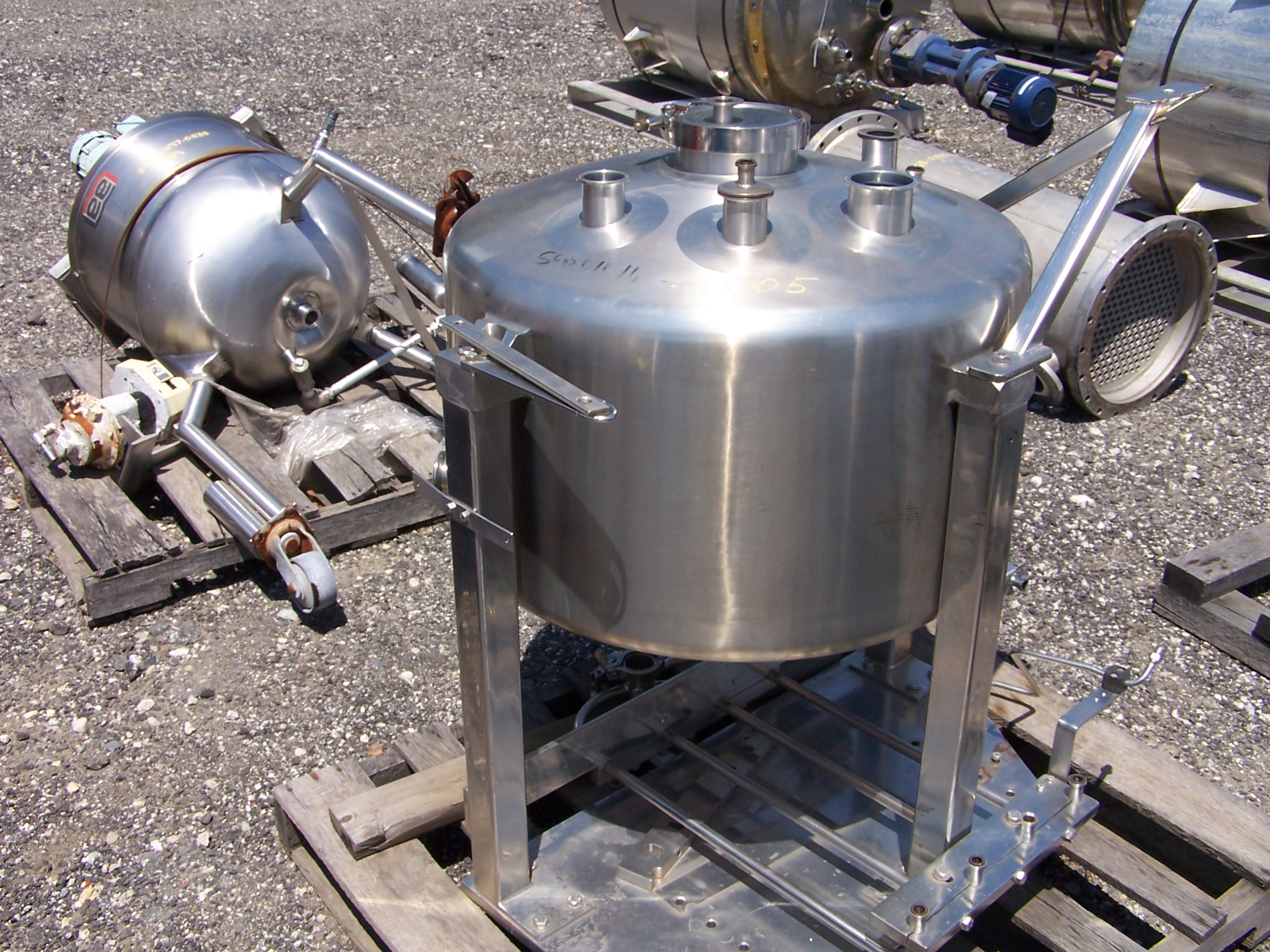 Unused approximataley 35 gallon vert. sanitary T-316 S/S vacuum tank