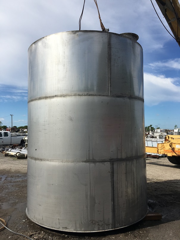 Used approximately 6000 gallon 304 stainless steel vertical storage tank.