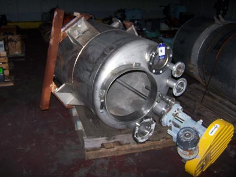 Used approximately 200 gallon vertical 304 stainless steel mix tank