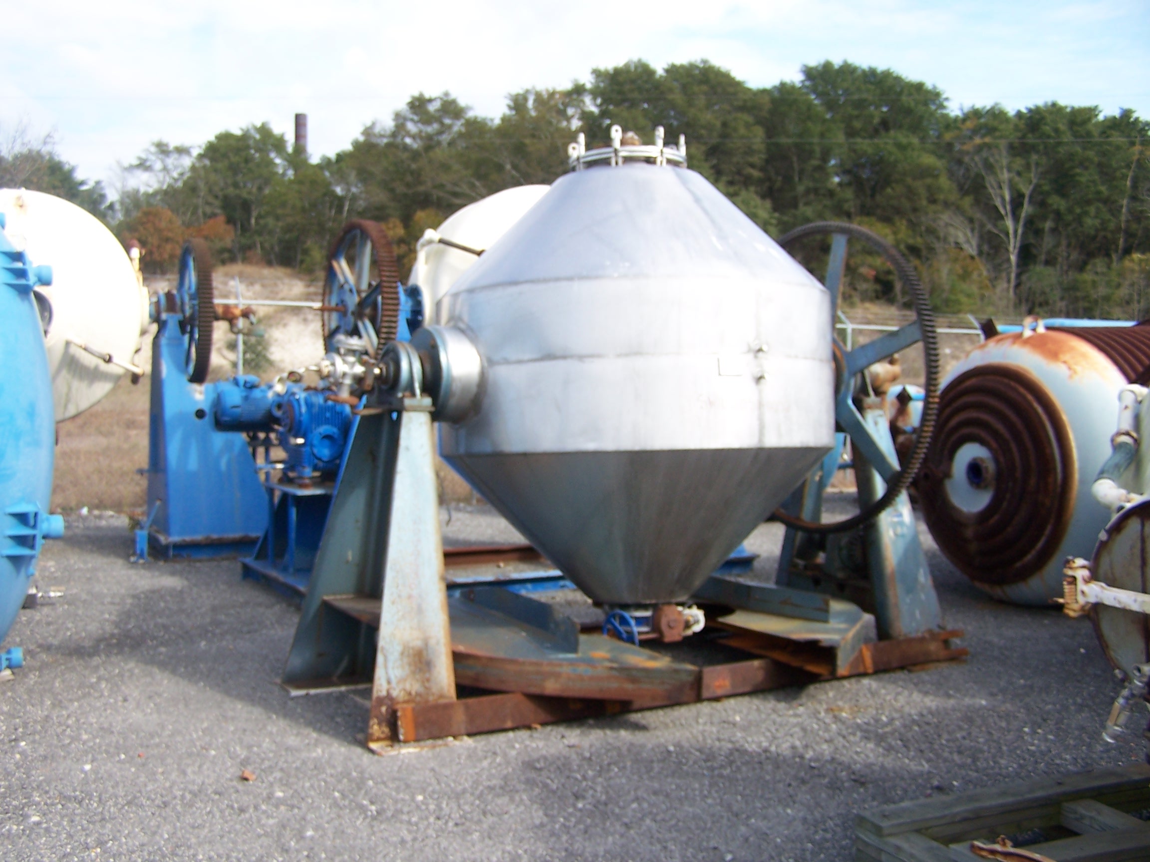 Used Paul O Abbe  approximately 90 cu. Ft. S/S double cone vacuuum dryer